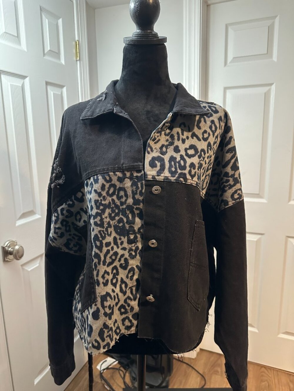 Cat Lovers Jacket. Black Leopard Print Denim Jean Jacket with Smoking Cat (XL) - Picture 6 of 12